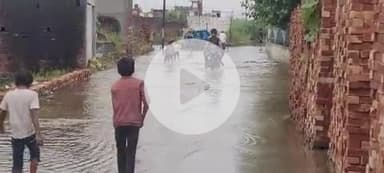 लक्सर: लक्सर में बारिश के कारण रियासी इलाकों में घुसा पानी, लोगों को उठानी पड़ रही परेशानी