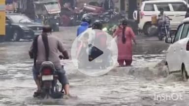 जानसठ: मीरापुर कस्बे के दिल्ली पौड़ी राजमार्ग पर बारिश के कारण हुआ भारी जलभराव, राहगीर परेशान