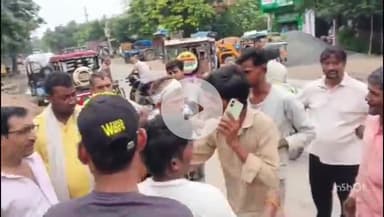 छिबरामऊ: फर्रुखाबाद चौरहा पर ई-रिक्शा चालक ने एक युवक के साथ की मारपीट, वीडियो सोशल मीडिया पर हुआ वायरल