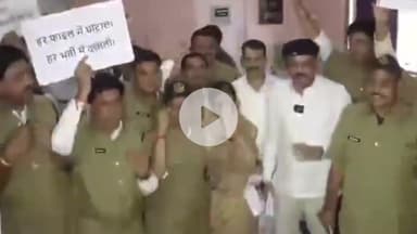 हुज़ूर: पुलिस कांस्टेबल भर्ती घोटाले को लेकर भोपाल विधानसभा में कांग्रेस का प्रदर्शन