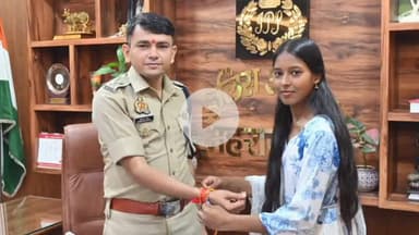 महाराजगंज: SP कार्यालय में रक्षाबंधन पर्व के पूर्व छात्राओं ने पुलिस अधीक्षक को बांधी राखी