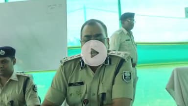 आरा: पुलिस उप-महानिरीक्षक सत्य प्रकाश ने शाहाबाद क्षेत्र, डिहरी ऑन-सोन में नवनियुक्त सिपाहियों के प्रशिक्षण की समीक्षा की