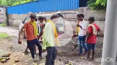 आरा: दानापुर-पीडीडीयू रेलखंड पर आरा स्टेशन एवं जमीर हाल्ट के बीच अप लाइन पर गुरुवार सुबह ट्रेन से गिरकर एक अधेड़ की मौत हो गई