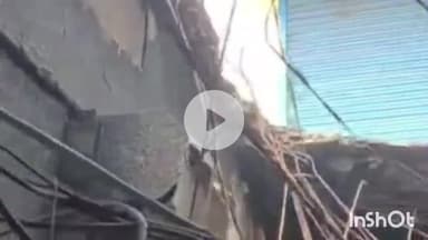 बरेली: कोतवाली थाना क्षेत्र के शास्त्री मार्केट में बड़ा हादसा टला, क्रॉकरी शॉप का छज्जा गिरा