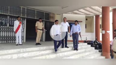 प्रतापगंज: डीएम सावन कुमार बुधवार को प्रखंड मुख्यालय पहुंचे, अधिकारियों को आवश्यक निर्देश दिए