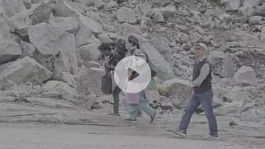 मोरंग: किन्नौर के स्किबा समीप तीन दिनों से अवरुद्ध सड़क मार्ग, पैदल यात्रियों के लिए खोला गया पैदल मार्ग