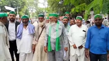 बरेली: डीएम कार्यालय पहुंचकर भारतीय किसान यूनियन टिकैत ने अपनी मांगों को लेकर दिया ज्ञापन