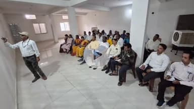 लोहरदगा: लोहरदगा ब्लॉक मोड़ स्थित एलआईसी सैटेलाइट कार्यालय में एजेंटों की बैठक, बच्चों के लिए नई बीमा योजनाओं की जानकारी दी गई