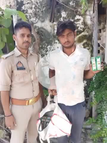 कर्वी: थाना पहाड़ी पुलिस ने 1 अभियुक्त को 20 क्वार्टर अवैध देशी शराब के साथ किया गिरफ्तार