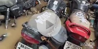 फतुहा: गंगा के बढ़ते जलस्तर से नदी थाना परिसर पर खतरा, ज़ब्त किए गए सैकड़ों वाहन डूबे