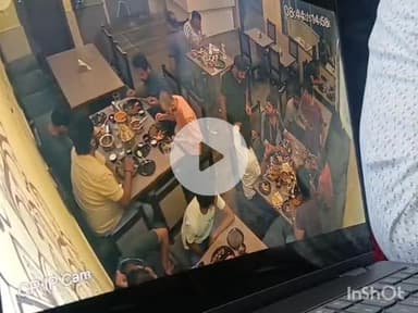 गोरखपुर: बिरयानी बे रेस्टोरेंट में हड्डी मिलने के मामले में आया नया मोड़, प्रेस वार्ता कर रेस्टोरेंट संचालक पर लगाए गंभीर आरोप