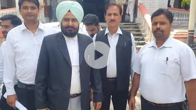 रामपुर: कलेक्ट्रेट परिसर की बगिया में वकीलों के चैंबरों में जल निकासी की समस्या रामपुर बार एसोसिएशन ने डीएम के समक्ष रखी