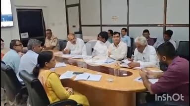 भीलवाड़ा: हर घर तिरंगा अभियान के सफल आयोजन हेतु जिला कलेक्टर ने कलेक्ट्रेट में जिला एवं ब्लॉक स्तर के अधिकारियों संग की बैठक