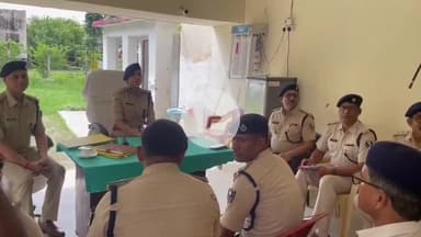 समस्तीपुर: समस्तीपुर दरभंगा प्रक्षेत्र के डीआईजी पुलिस लाइन पहुंचे, नए कांस्टेबल की ट्रेनिंग पर SP, ASP, DSP के साथ की बैठक