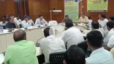 करौली: खाद्य, नागरिक आपूर्ति एवं उपभोक्ता मामले मंत्री सुमित गोदारा की अध्यक्षता में कलेक्ट्रेट में समीक्षा बैठक आयोजित