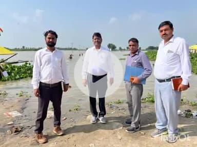 कासगंज: अलीगढ़ मंडल के सिंचाई विभाग के अधीक्षण अभियंता ने सोरों क्षेत्र के तटबंधों और बाढ़ कार्यों का किया निरीक्षण