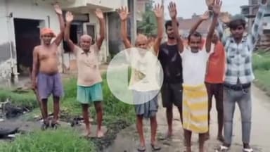 सहजनवा: पिपरौली के पुरुब मोहल्ले में टूटी नालियों को लेकर ग्रामीणों ने किया प्रदर्शन, सचिव ने जल्द कार्रवाई का आश्वासन दिया