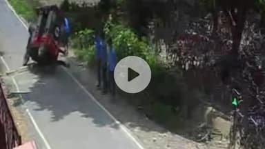 पूसा: वैनी थाना क्षेत्र में सरकारी विद्यालय के सामने ई-रिक्शा की टक्कर से दसवीं का छात्र जख्मी