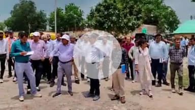 घाटमपुर: डीआरएम ने घाटमपुर रेलवे स्टेशन का किया निरीक्षण, विकास कार्यों का लिया जायजा