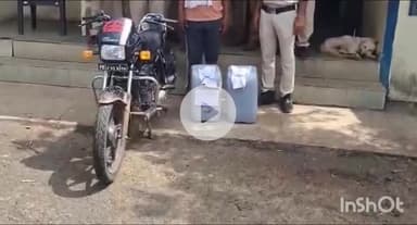 गुना: म्याना पुलिस ने पाटई गांव से 20 अपराधों में फरार बदमाश को अवैध शराब के साथ किया गिरफ्तार