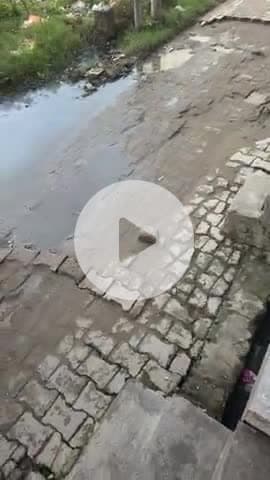 Kasganj me safai karmiyo ki manmani 
galiya kichad se bhari hi log nikalne ko pareshan #kasgan #dm nagar panchayat
