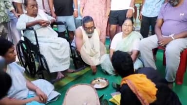 कांके: नेमरा में शिबू सोरेन के श्राद्ध कर्म के दौरान सीएम ने पैतृक आवास पर तीन कर्म परंपरा का निर्वहन किया