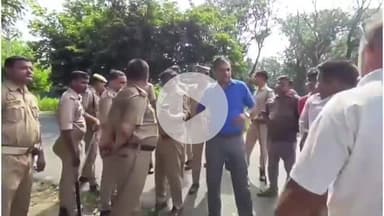 #फर्रुखाबाद; ग्राम शिवराई मठ शिव मंदिर पर मुस्लिम समाज द्बारा मजार का बोर्ड लगाने का विरोध ।