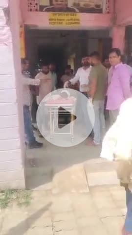 लंभुआ: लखनऊ-वाराणसी हाइवे पर खड़े ट्रक में पीछे से टकराई बाइक, पिता की मौके पर मौत; पुत्र और रिश्तेदार गंभीर घायल