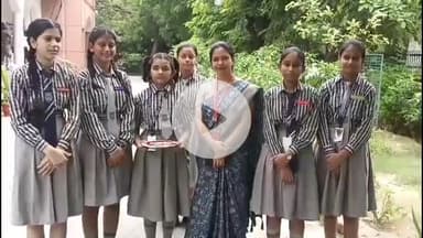 मथुरा: स्कूल की छात्राओं ने प्रशासनिक और पुलिस अधिकारियों को राखी बांधकर मनाया रक्षाबंधन