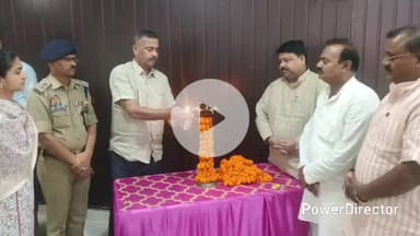 कर्वी: कर्वी के कलेक्ट्रेट सभागार में काकोरी ट्रेन एक्शन शताब्दी महोत्सव का समापन समारोह आयोजित किया गया