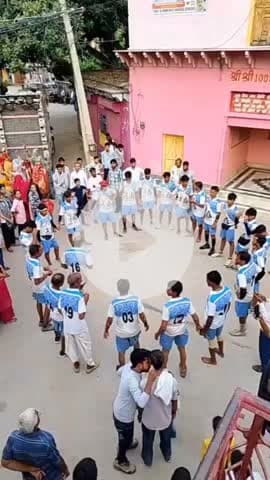 वैर: सोरोजी से डाक कांवड़ लेकर आए कुम्हेर गेट के शिवभक्तों ने सफेद महादेव शिवालय पर गंगाजल से किया अभिषेक