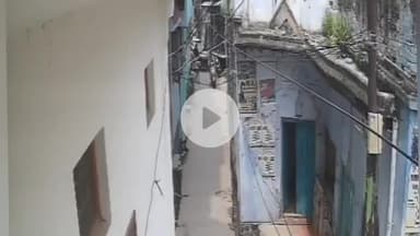 अमरोहा: अमरोहा में बारिश पड़ने के बाद खाली मकान भरभरा कर गिरा बाइक सवार गम्भीर रूप से हुआ घायल पूरी घटना cctv कैमरे में हुई कैद