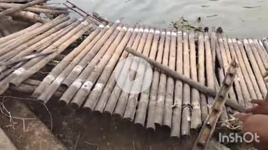 नगर नौसा: कछियावां गांव के पास डोर नदी में जल स्तर बढ़ने से ग्रामीणों ने बांस बल्ली से बनाया रास्ता