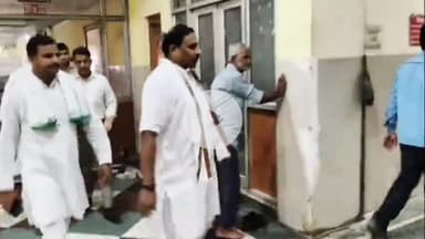 झालरापाटन: RLD पार्टी के प्रदेशाध्यक्ष जोगिंदर अवाना पहुंचे झालावाड़ अस्पताल, पीपलोदी दुखान्तिका में घायल बच्चों की पूछी कुशलक्षेम