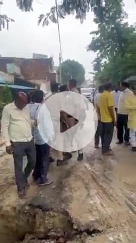 जयसिंहपुर: दियरा-लंभुआ मार्ग बरसात से कटा, विधायक राज प्रसाद ने जायजा लेकर डीएम से की बात