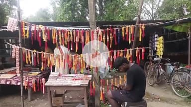 लंभुआ: लम्भुआ बाबूगंज बाजार में रक्षाबंधन की रौनक, राखियों और मिठाइयों की दुकानों पर उमड़ी भीड़