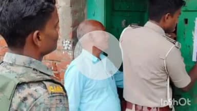 करपी: बुद्धू बीघा गांव में करपी पुलिस ने हत्या के तीन नामजद आरोपियों के घर पर इश्तिहार चिपकाए