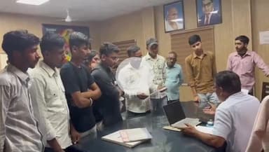 हनुमानगढ़: टाउन में छात्र संघ चुनाव बहाली की मांग को लेकर एसएफआई के छात्रों ने एनएमपीजी कॉलेज में प्राचार्य को ज्ञापन सौंपा