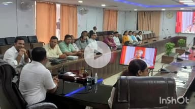 बागपत: बागपत कलेक्ट सभागार में काकोरी के वीर सपूतों की स्मृति में दो मिनट का मौन रखकर श्रद्धांजलि अर्पित की गई