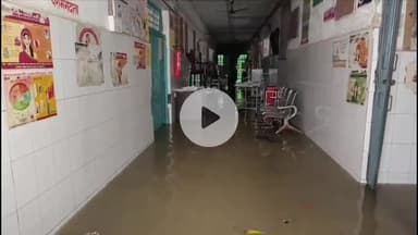 भदोही: बारिश से भदोही का राजकीय अस्पताल जलमग्न, पूर्व सीएम अखिलेश ने उठाए सवाल