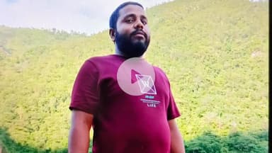 पडरौना: चंदरपुर में फर्श पर लेटकर मोबाइल चला रहे युवक को कोबरा सांप ने डसा, इलाज के दौरान हुई मौत, गांव में पसरा मातम