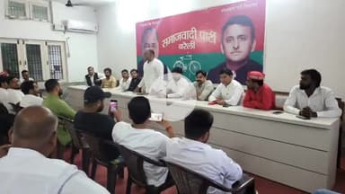 बरेली: मिशन कंपाउंड स्थित सपा कार्यालय में समाजवादी फ्रंटल एवं प्रकोष्ठ संगठनों की संयुक्त बैठक हुई