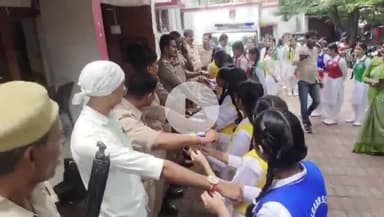 गोरखपुर: फन एंड लर्न स्कूल की छात्राओं ने थाना तिवारीपुर की पुलिस टीम को बांधी राखी