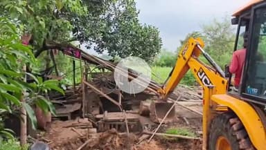 बगोदर: अटका में वन विभाग ने अवैध आरा मिलों के खिलाफ छापेमारी कर सात मिलों को किया ध्वस्त