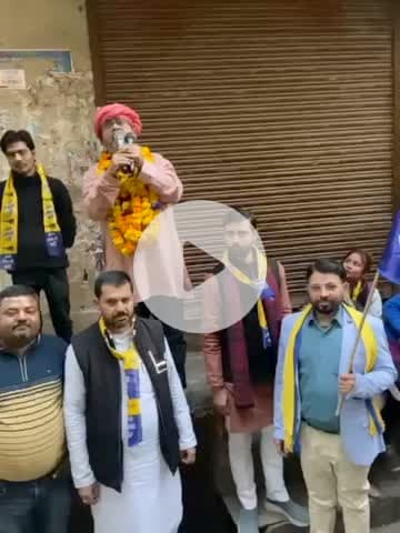 हर मुश्किल रास्ता आपको डटे रहने पर आख़िरी में ताक़त देता है ।