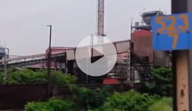 सहजनवा: सहजनवा थाना क्षेत्र के गैलेंट इस्पात फैक्ट्री के सामने तेज रफ्तार ट्रक ने युवक की मोटरसाइकिल में मारी ठोकर, युवक घायल