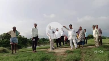 फरेंदा: दौलतपुर में फरेंदा विधायक वीरेंद्र चौधरी ने बाढ़ की स्थिति का लिया जायजा
