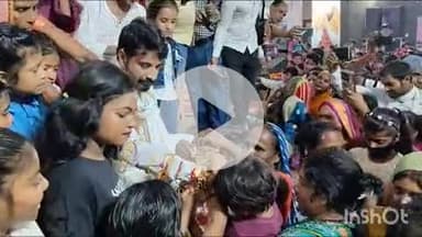 गोपालगंज: आंबेडकर भवन में कांग्रेस के कार्यक्रम में महिलाओं ने नेता को राखी बांधी, सरकार बनने पर चिंता करने का वादा किया