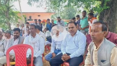 सरई: पुष्पेन्द्र साहू की हत्या पर कांग्रेस नेताओं के साथ गोरा पहुंचे जिलाध्यक्ष ज्ञानेंद्र द्विवेदी