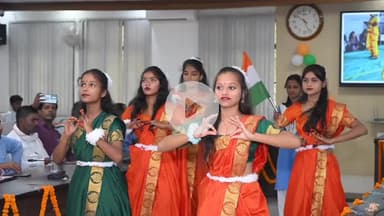 महाराजगंज: काकोरी ट्रेन एक्शन की शताब्दी पर कलेक्ट्रेट परिसर में आयोजित हुआ भव्य कार्यक्रम